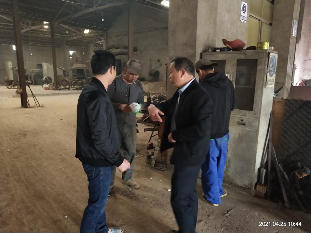 广德市东亭乡计生协到企业开展职业健康专项检查.jpg