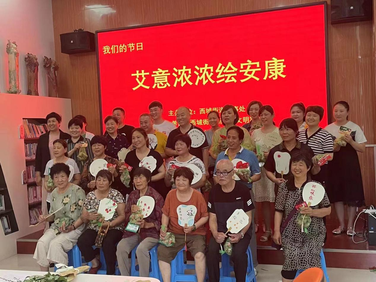 界首市暖心家园开展“包艾草 绘安康”端午节主题活动2.png