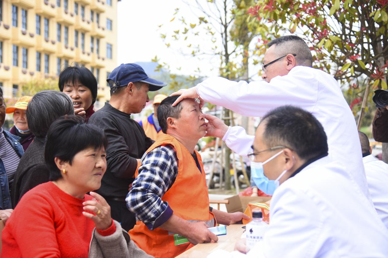 “癌症筛查·早知早治”公益项目暨人口健康宣教江淮行活动在岳西县启动.png “癌症筛查·早知早治”公益项目暨人口健康宣教江淮行活动在岳西县启动.png
